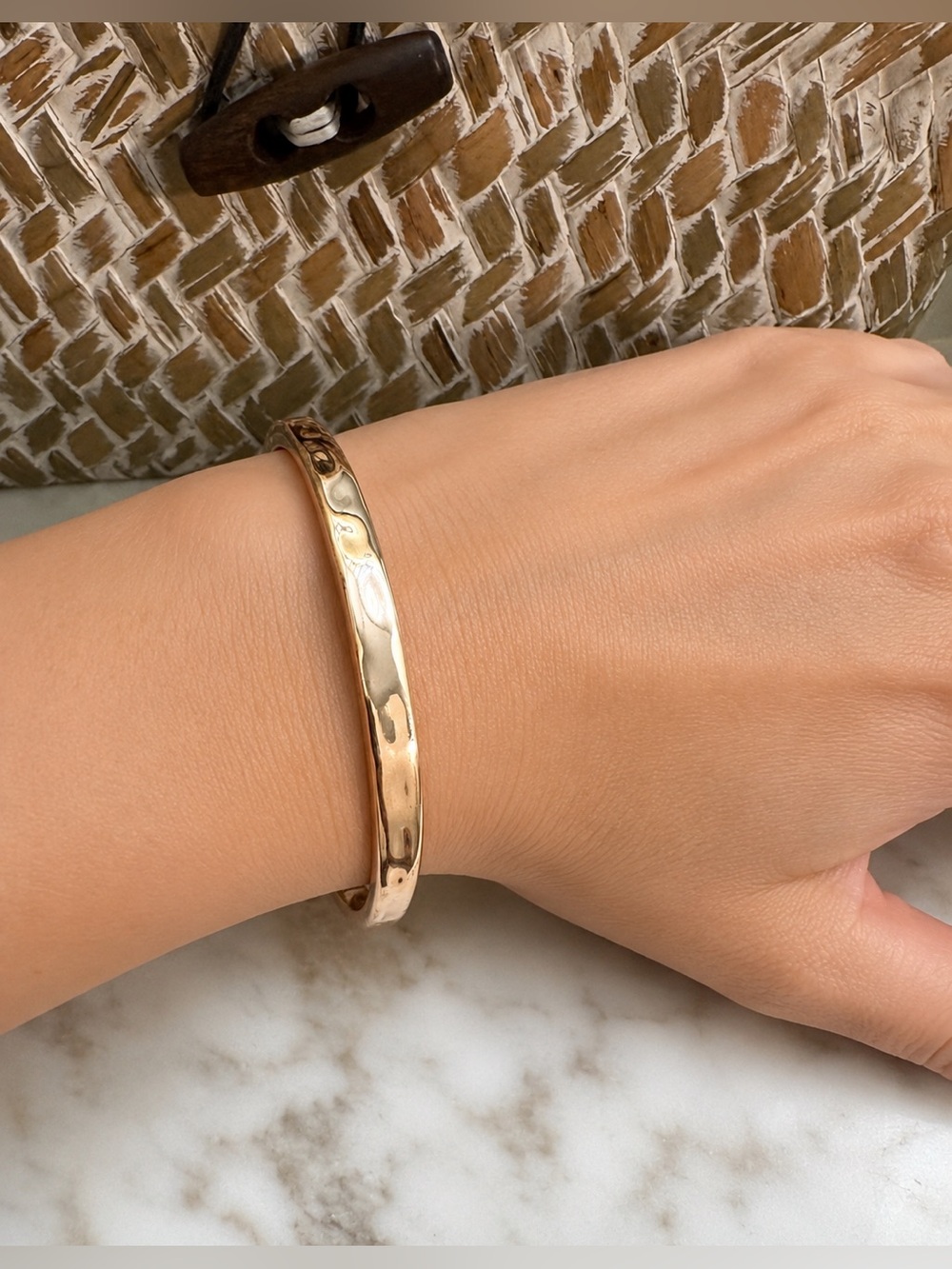 KENDRA SCOTT ZORTE HAMMERED BANGLE ROSE GOLD METAL S/M
